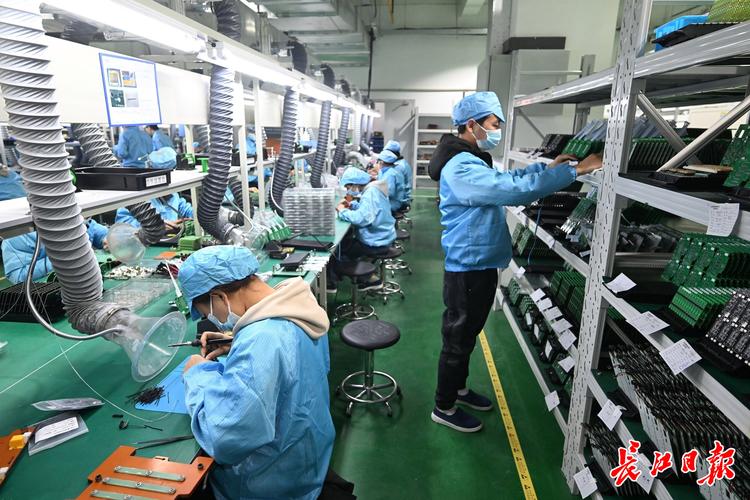 智能电池研发生产忙，计算机软硬件研发双轮驱动
